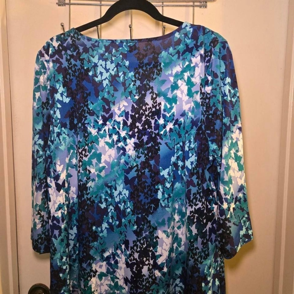East 5th brand. Blue and green butterfly print top with ruffles Size 1X - Picture 6 of 6